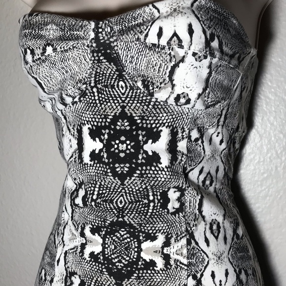 Loverbird Snakeskin open back bodycon dress - Picture 4 of 7